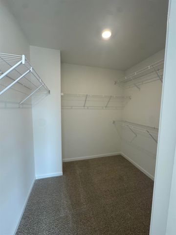 323 E Pyrenees Drive, Wellford, SC 29385