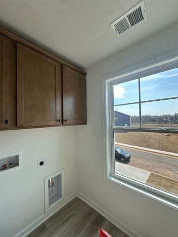 323 E Pyrenees Drive, Wellford, SC 29385