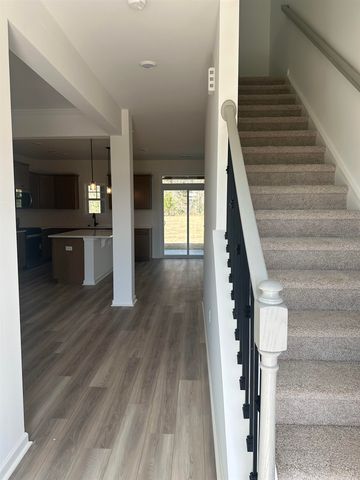 323 E Pyrenees Drive, Wellford, SC 29385