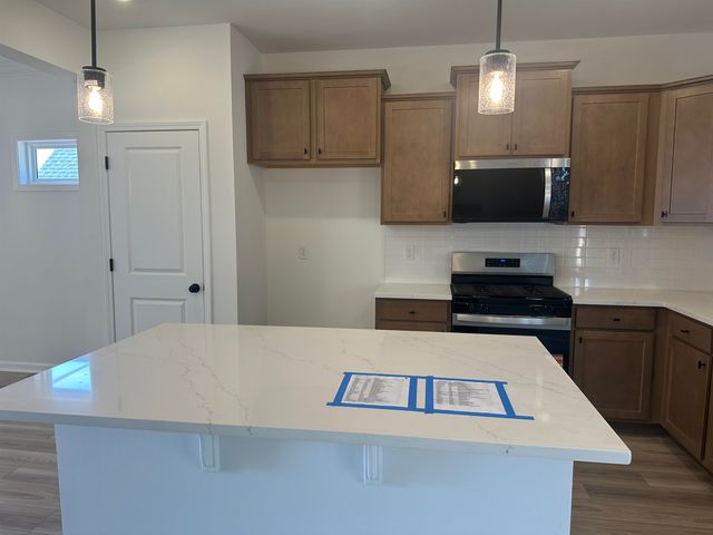 323 E Pyrenees Drive, Wellford, SC 29385