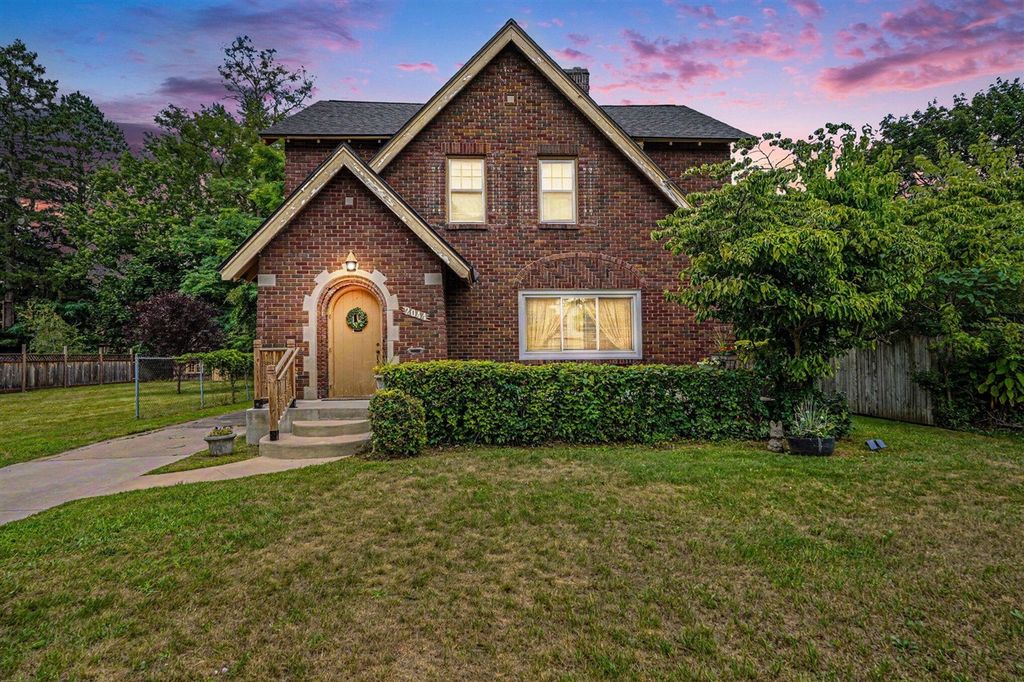 2044 Godwin Avenue, Grand Rapids, MI 49507