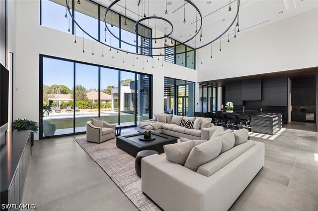 107 Myrtle RD, Naples, FL 34108