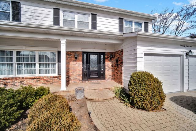 24 W Berkley Drive, Arlington Heights, IL 60004