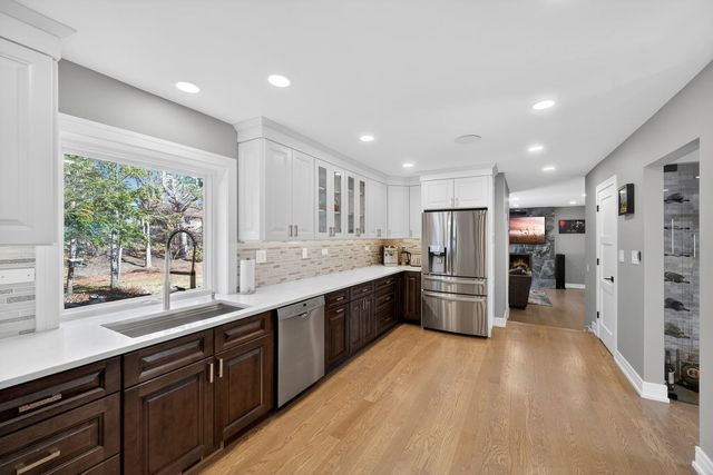 24 W Berkley Drive, Arlington Heights, IL 60004