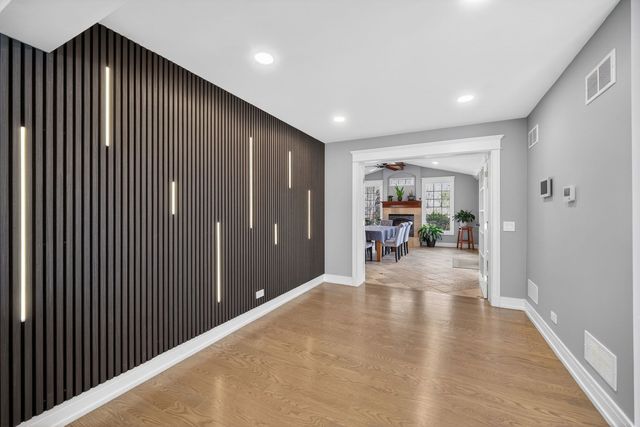 24 W Berkley Drive, Arlington Heights, IL 60004