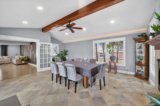 24 W Berkley Drive, Arlington Heights, IL 60004