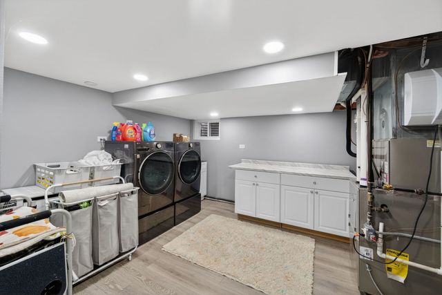 24 W Berkley Drive, Arlington Heights, IL 60004
