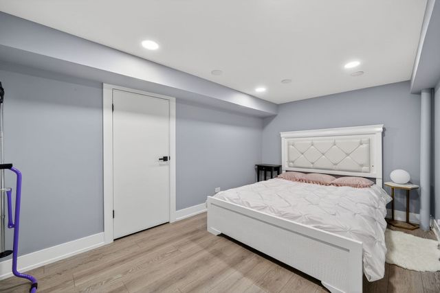 24 W Berkley Drive, Arlington Heights, IL 60004