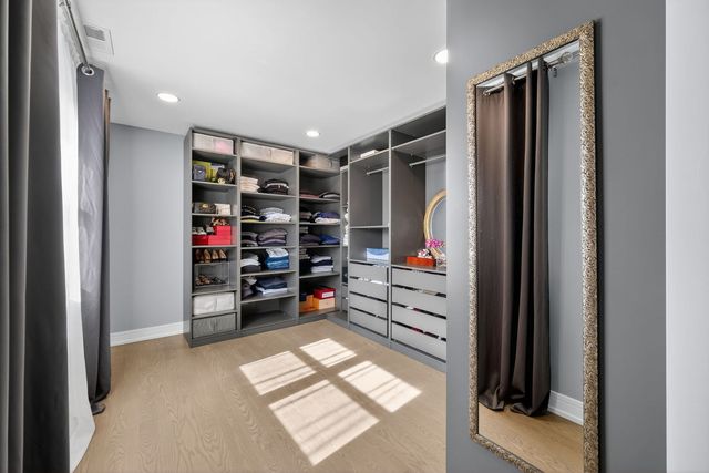 24 W Berkley Drive, Arlington Heights, IL 60004