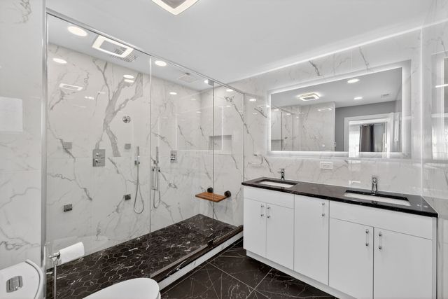 24 W Berkley Drive, Arlington Heights, IL 60004
