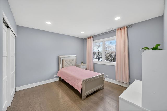 24 W Berkley Drive, Arlington Heights, IL 60004