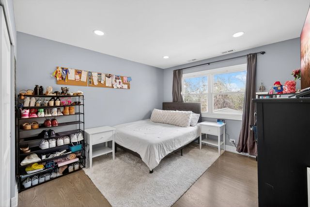 24 W Berkley Drive, Arlington Heights, IL 60004