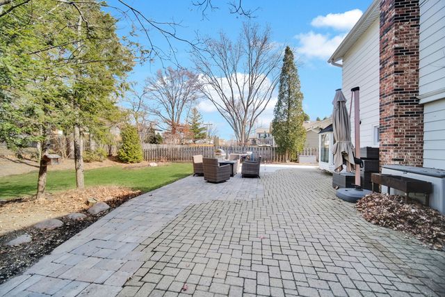24 W Berkley Drive, Arlington Heights, IL 60004