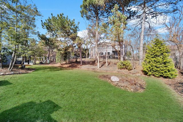 24 W Berkley Drive, Arlington Heights, IL 60004