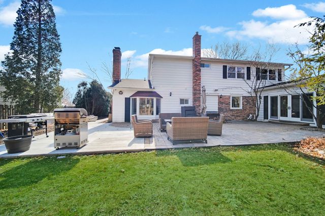 24 W Berkley Drive, Arlington Heights, IL 60004