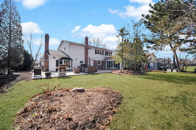 24 W Berkley Drive, Arlington Heights, IL 60004