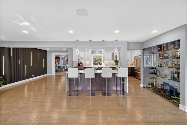 24 W Berkley Drive, Arlington Heights, IL 60004