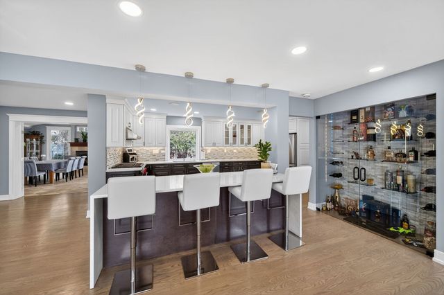 24 W Berkley Drive, Arlington Heights, IL 60004