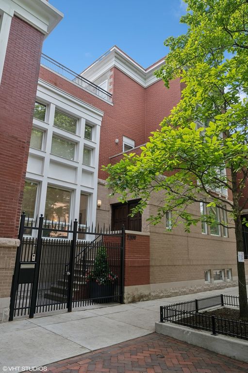 2209 N Seminary Avenue, Chicago, IL 60614