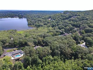 212 Seminole Lane, Franklin Lakes, NJ 07417