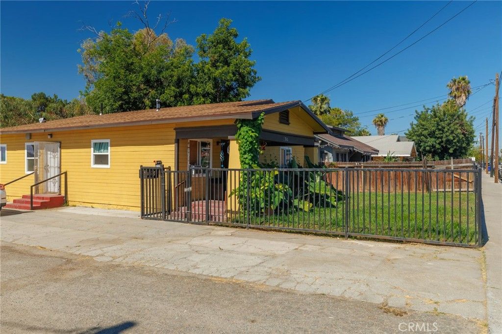 Image 1 of property listing at 233 9th, San Bernardino, CA 92410
