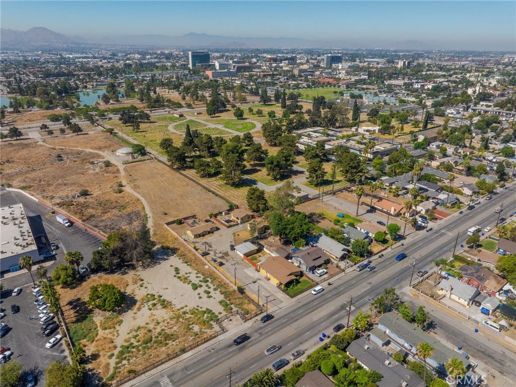Image 10 of property listing at 233 9th, San Bernardino, CA 92410