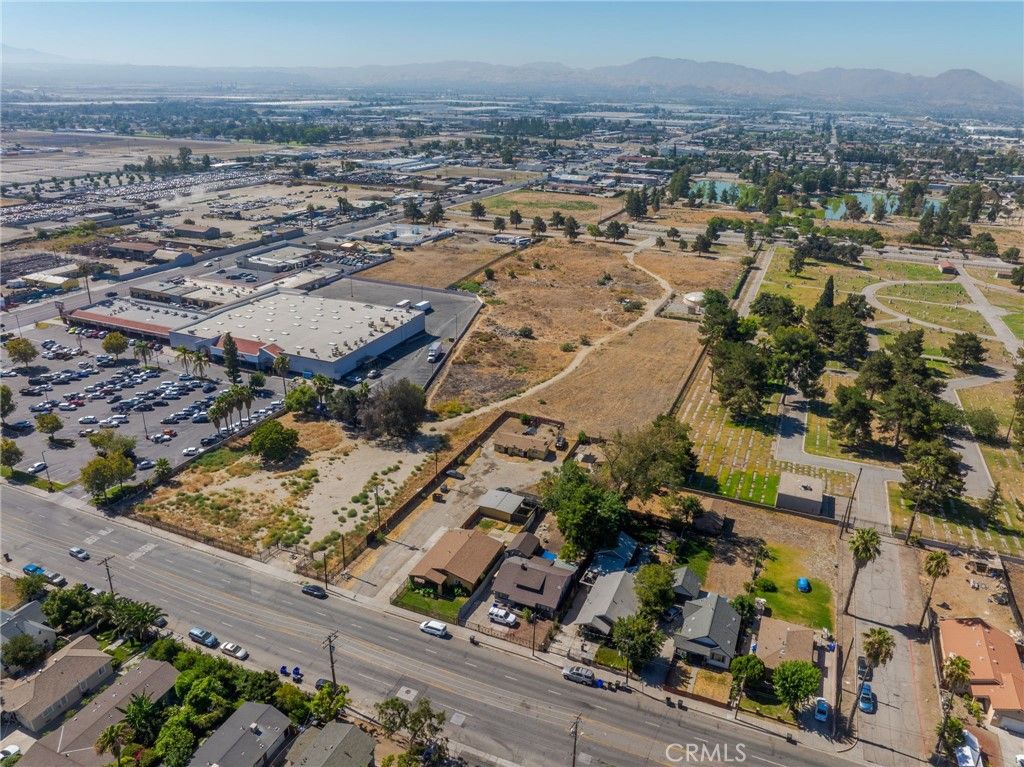 Image 11 of property listing at 233 9th, San Bernardino, CA 92410