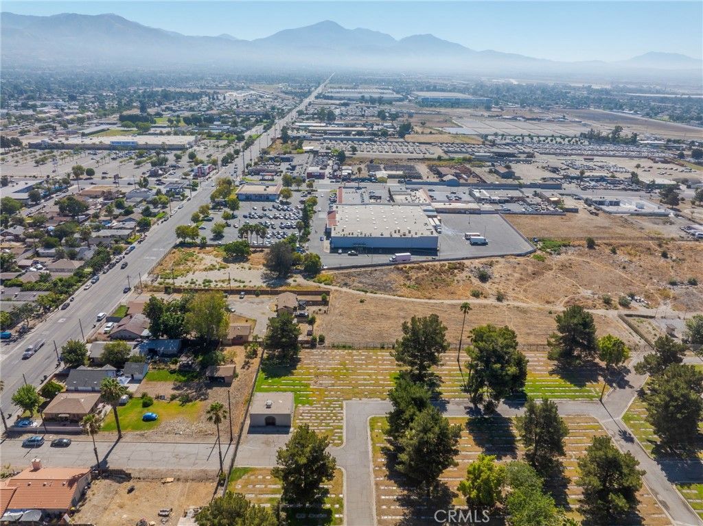 Image 15 of property listing at 233 9th, San Bernardino, CA 92410
