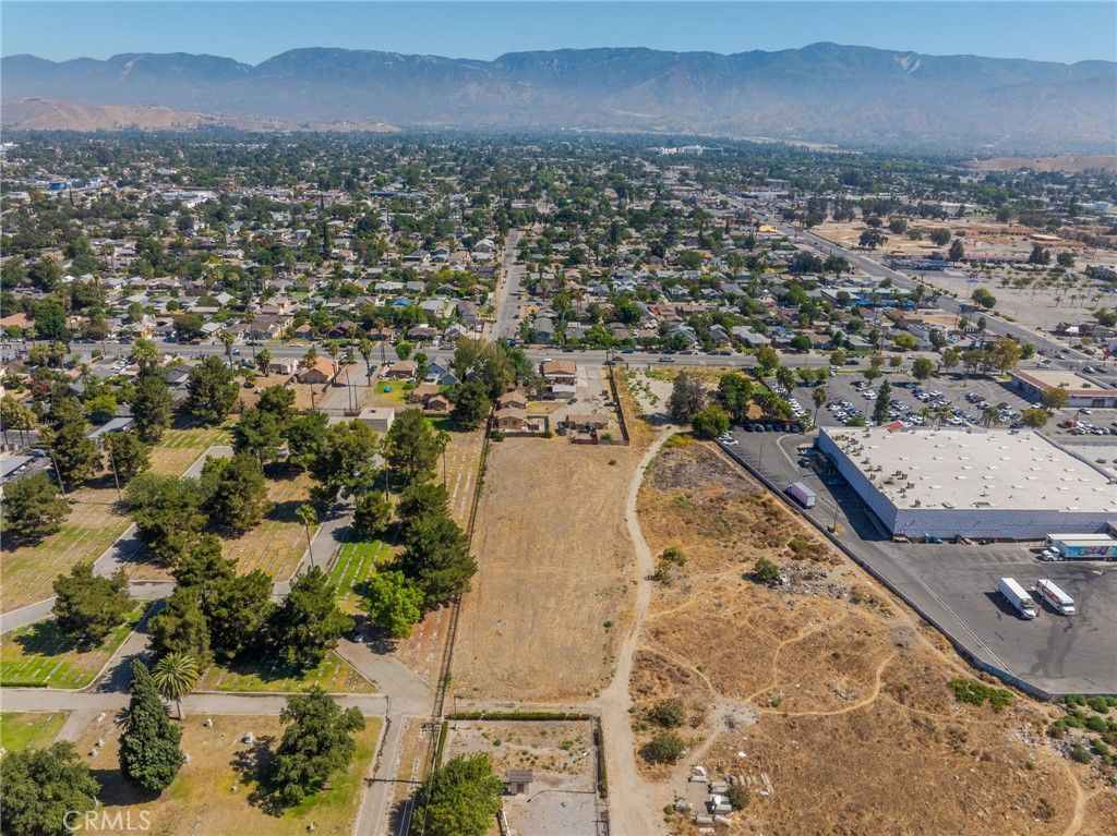 Image 16 of property listing at 233 9th, San Bernardino, CA 92410