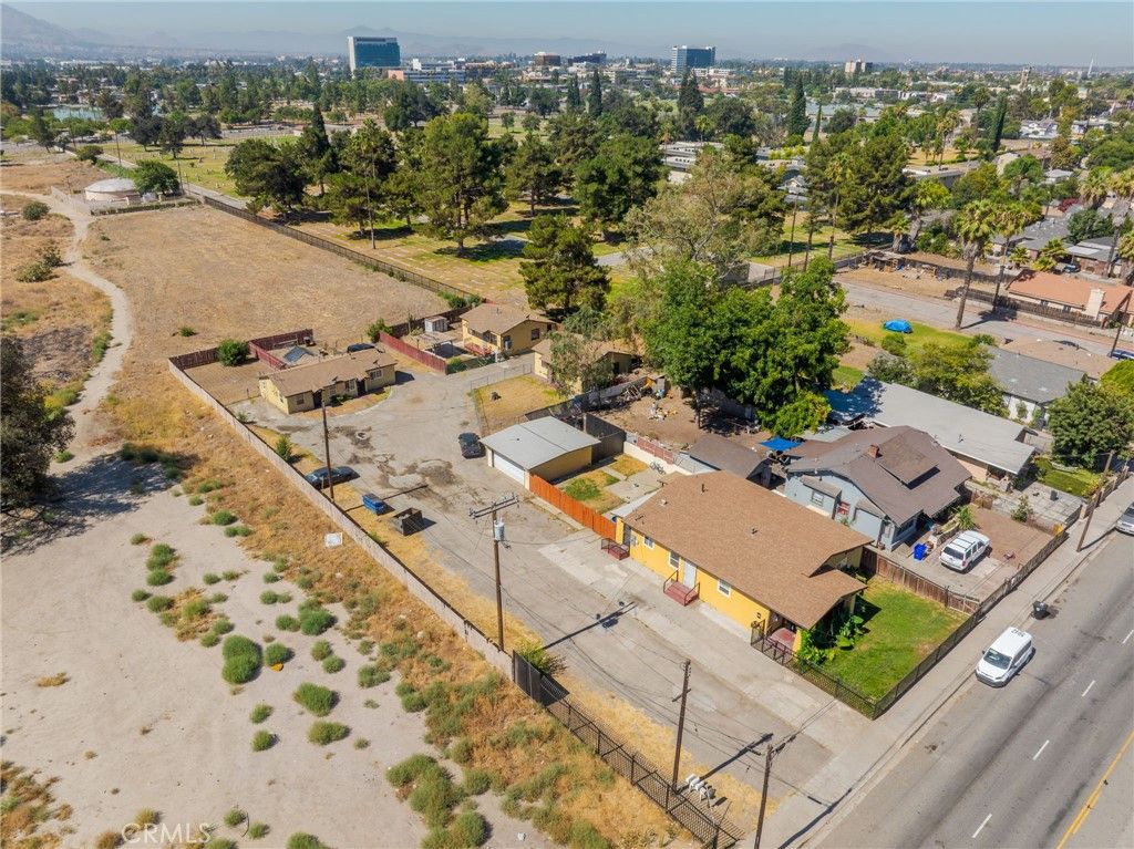 Image 2 of property listing at 233 9th, San Bernardino, CA 92410