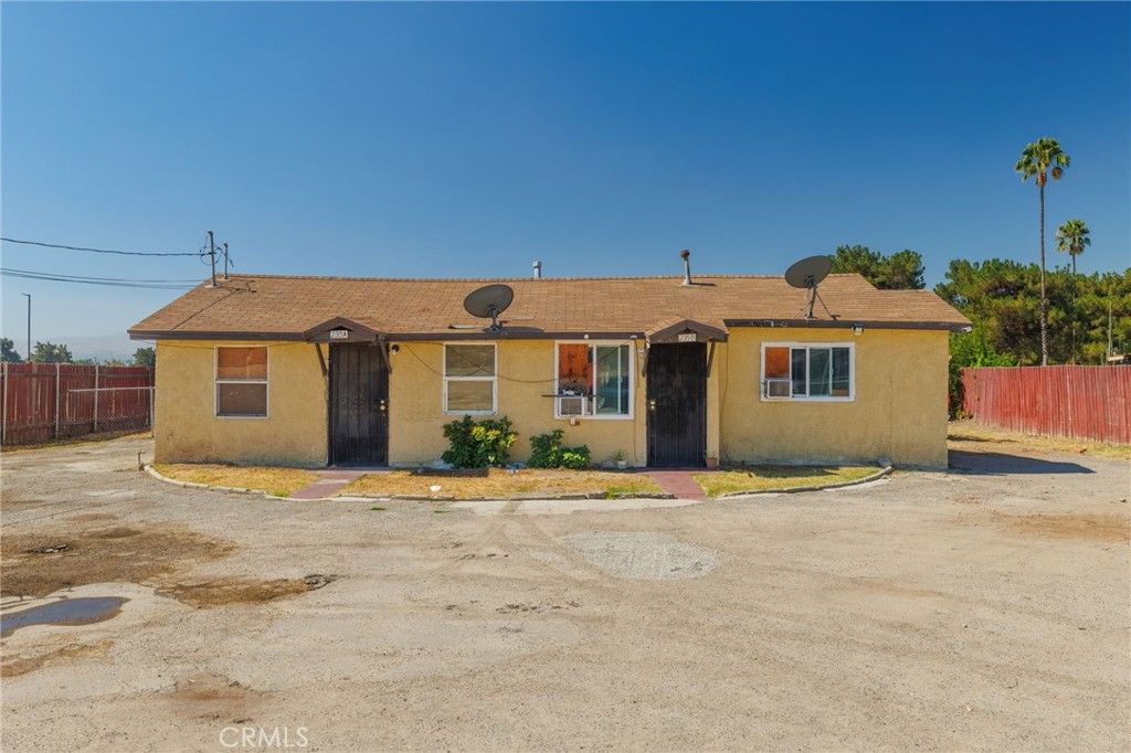 Image 4 of property listing at 233 9th, San Bernardino, CA 92410