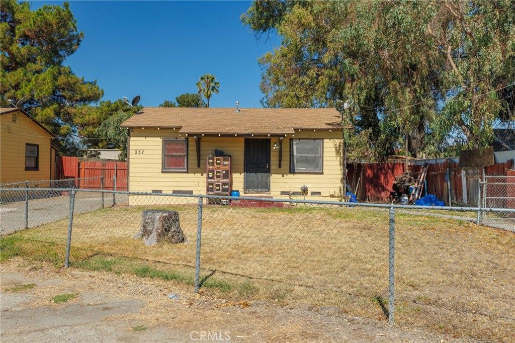 Image 5 of property listing at 233 9th, San Bernardino, CA 92410