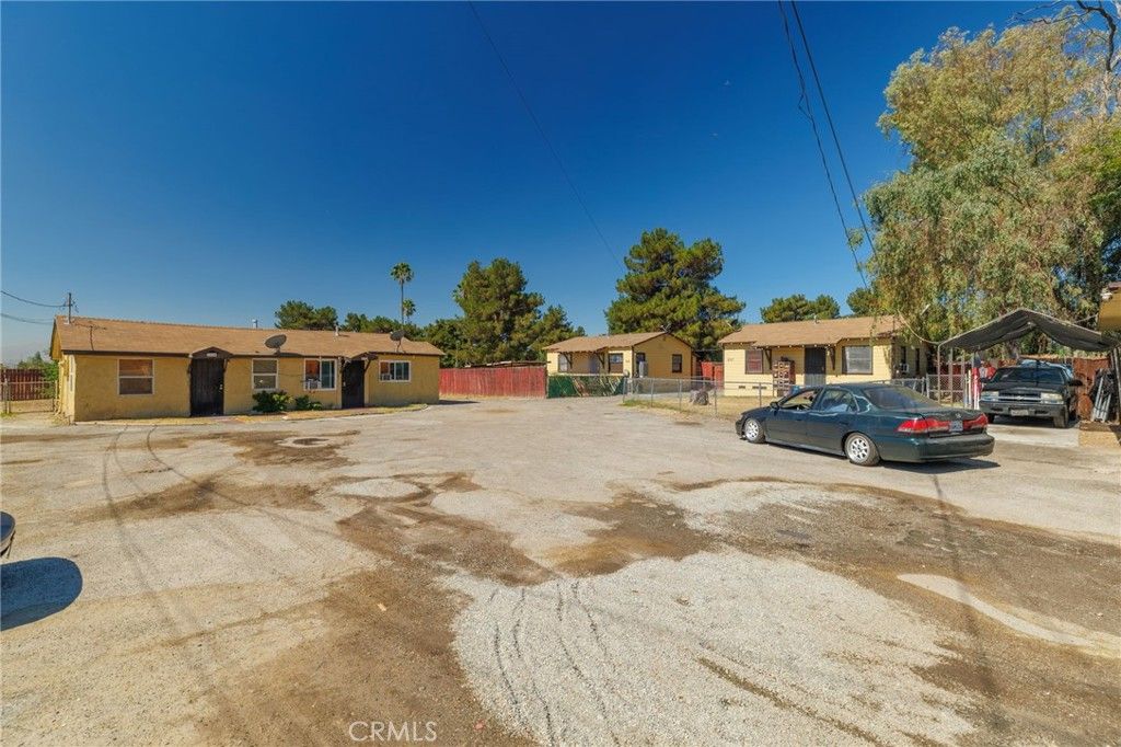 Image 6 of property listing at 233 9th, San Bernardino, CA 92410