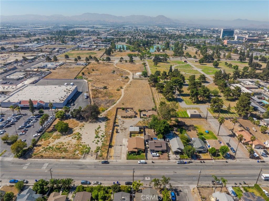 Image 9 of property listing at 233 9th, San Bernardino, CA 92410