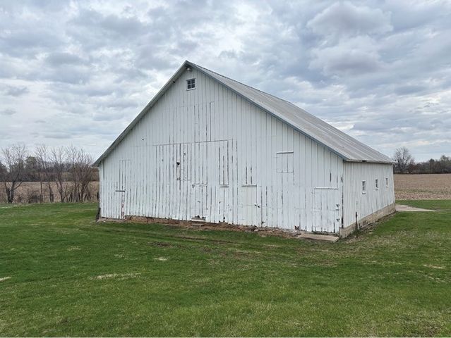 2037 Ivanhoe Road, Ely, IA 52227