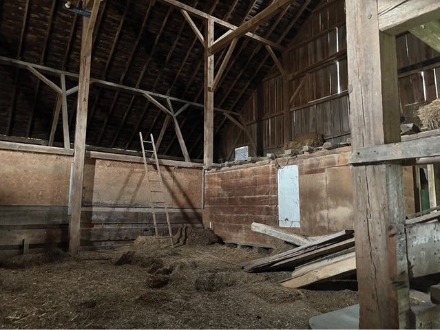 2037 Ivanhoe Road, Ely, IA 52227