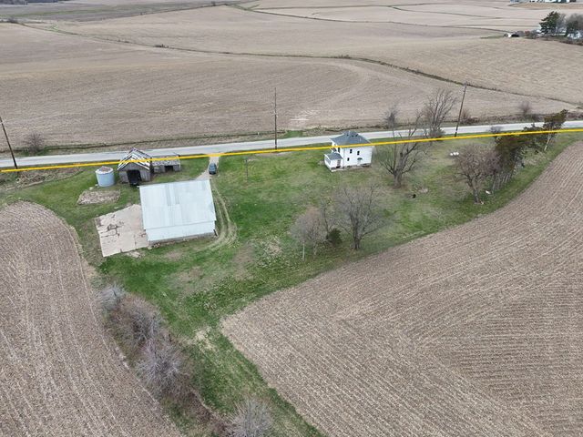 2037 Ivanhoe Road, Ely, IA 52227