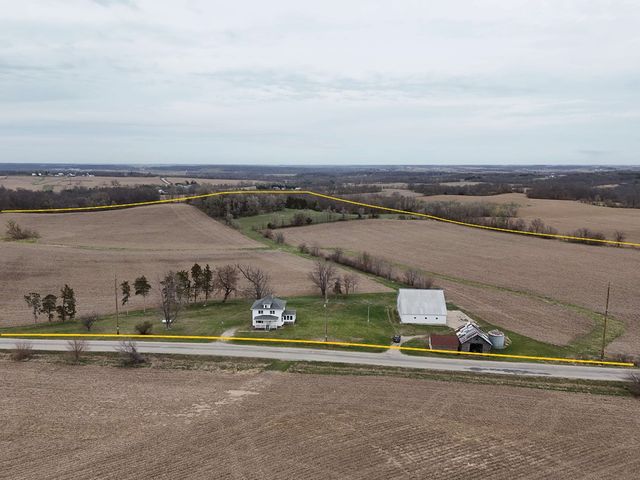 2037 Ivanhoe Road, Ely, IA 52227