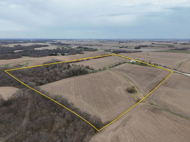 2037 Ivanhoe Road, Ely, IA 52227