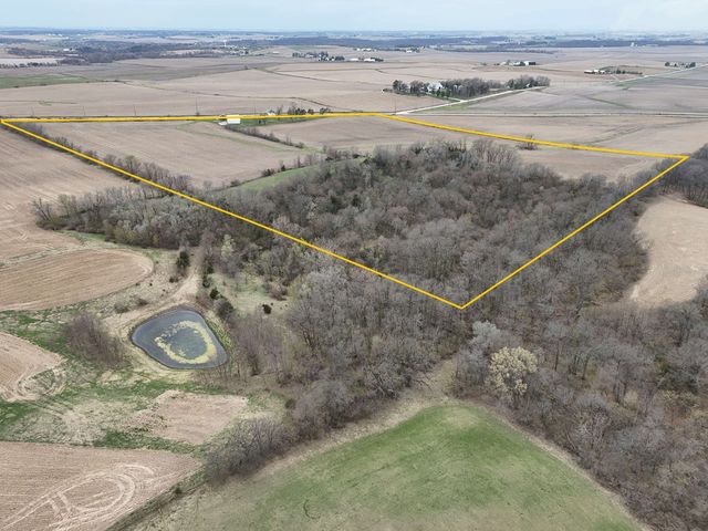 2037 Ivanhoe Road, Ely, IA 52227
