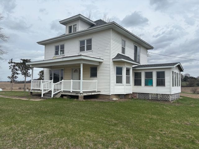 2037 Ivanhoe Road, Ely, IA 52227