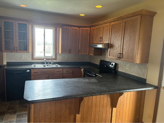 2037 Ivanhoe Road, Ely, IA 52227