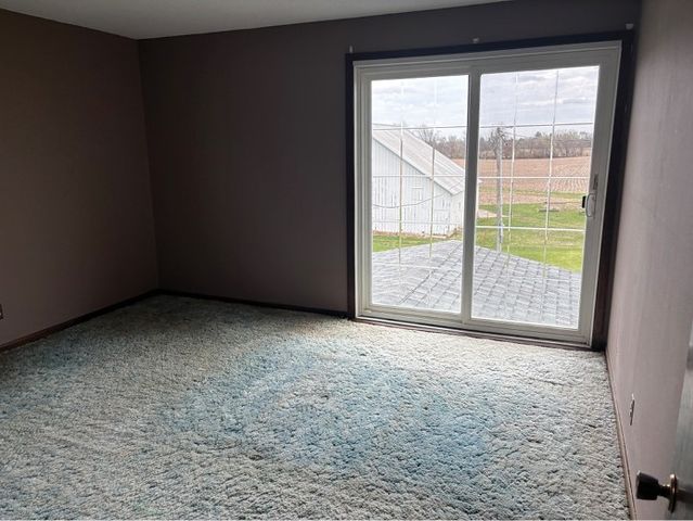 2037 Ivanhoe Road, Ely, IA 52227