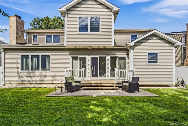 11 2nd Street, Glenwood Landing, NY 11547