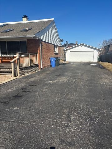 8140 W 84th Place, Justice, IL 60458