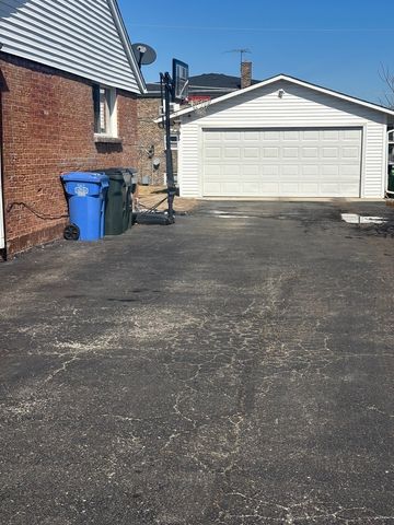 8140 W 84th Place, Justice, IL 60458