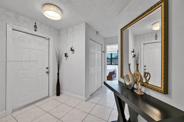 6082 NW 3rd St, Margate, FL 33063
