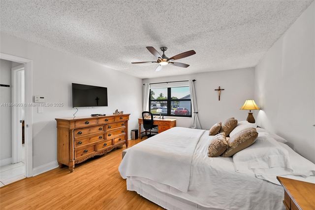 6082 NW 3rd St, Margate, FL 33063