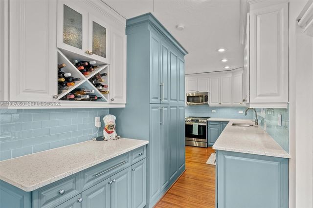 5670 NE 21st Dr, Fort Lauderdale, FL 33308