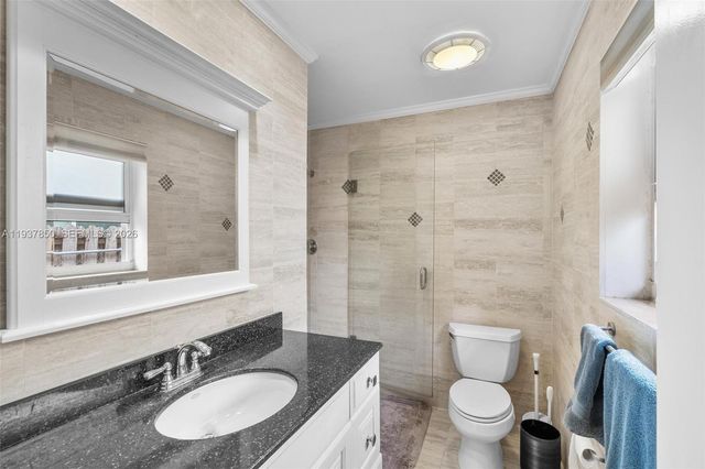 5670 NE 21st Dr, Fort Lauderdale, FL 33308